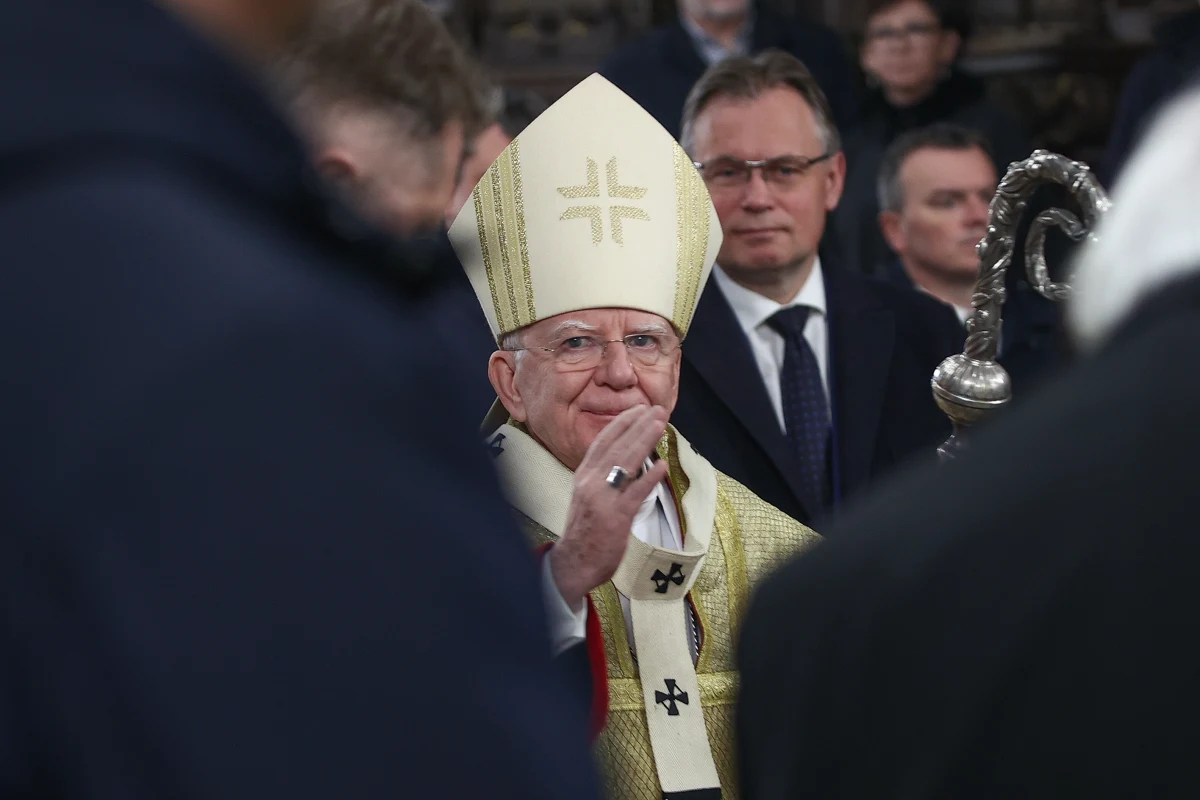 Żadne poczęte dziecko nie jest częścią matki, żadne poczęte dziecko nie jest własnością ani matki, ani ojca - mówił abp Marek Jędraszewski podczas mszy na Wawelu w rocznicę pogrzebu pary prezydenckiej. W nabożeństwie uczestniczył m.in. prezes PiS Jarosław Kaczyński.