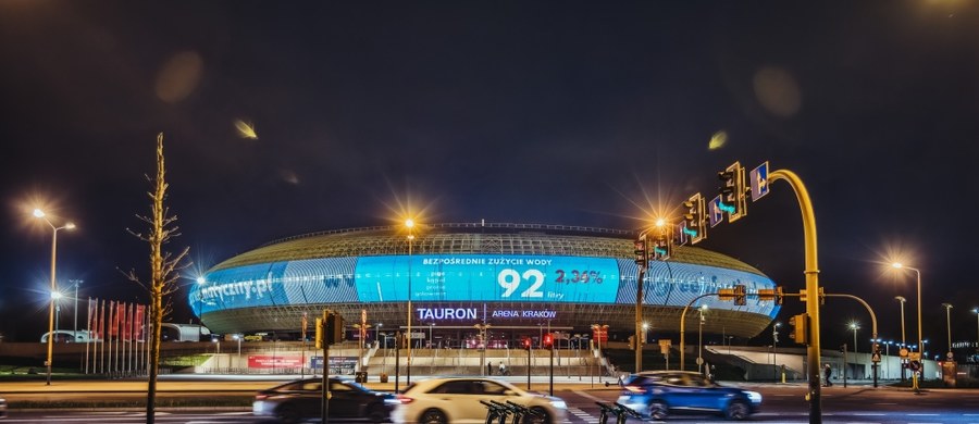 Licznik śladu wodnego został uruchomiony na największym ekranie ledowym w Polsce, czyli na elewacji krakowskiej hali Tauron Arena. Instalacja będzie włączała się codziennie o godz. 20. 