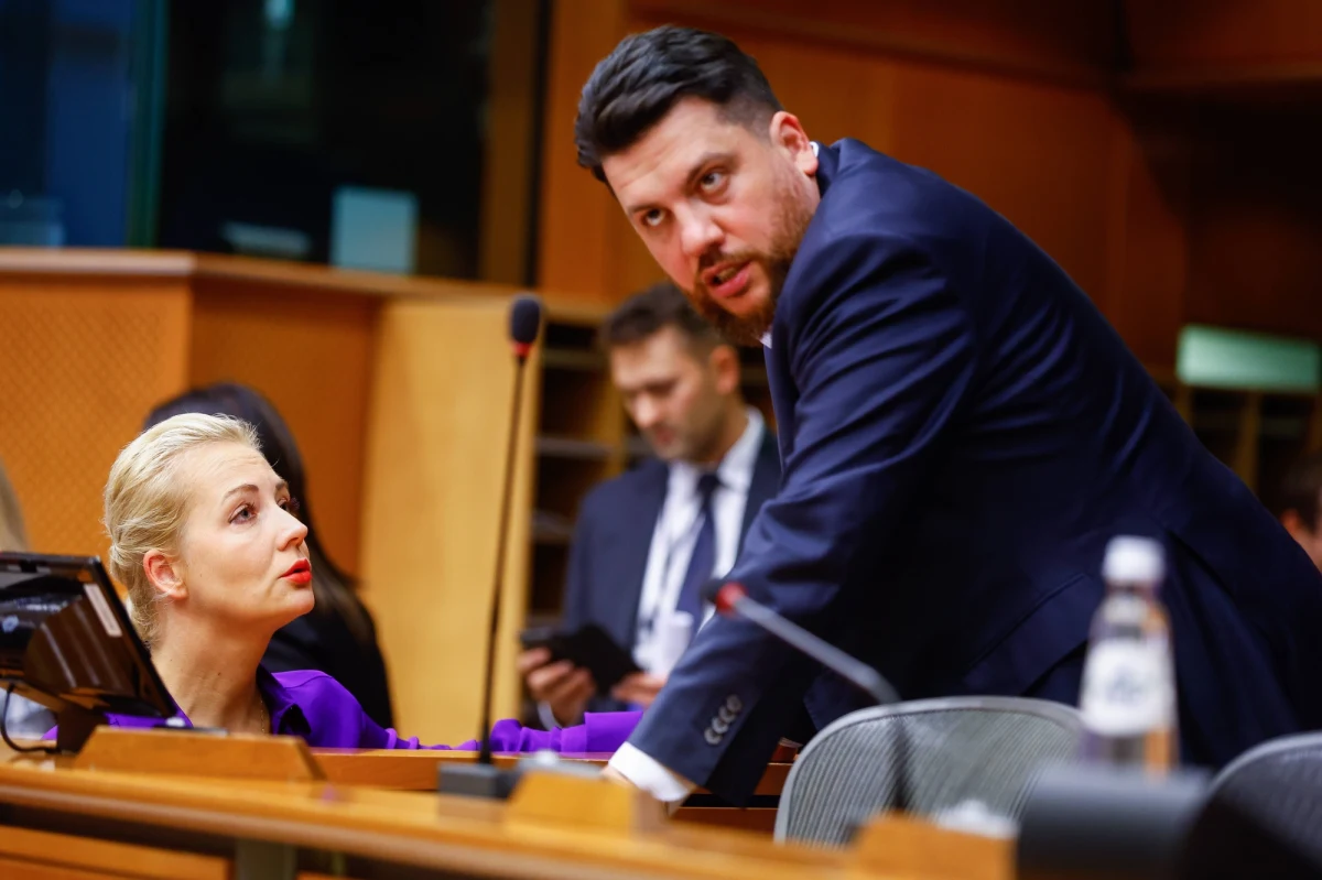 CBŚP we współpracy z litewską policją zatrzymało dwie osoby podejrzewane o atak na rosyjskiego opozycjonistę Leonida Wołkowa, dokonany 12 marca w Wilnie. Jako pierwszy o zatrzymaniu poinformował prezydent Litwy Gitanas Nauseda. Zatrzymani to polscy obywatele - podała litewska policja. Do zatrzymania doszło 3 kwietnia w Warszawie.