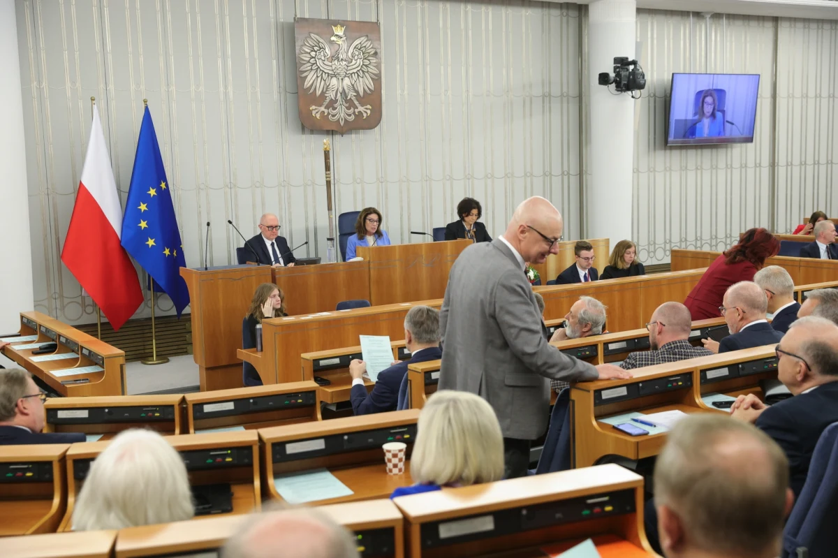 Zaplanowane na dwa dni obrad posiedzenie Senatu trwało wczoraj zaledwie sześć godzin. W dziedzinie racjonalnego gospodarowania czasem zaradność senatorów może budzić podziw. W pracy Senatu niekoniecznie chodzi wprawdzie o podziw w skracaniu obrad, sam opisany tu fakt jest częścią szerszego obrazu dość oszczędnej pracy parlamentu.