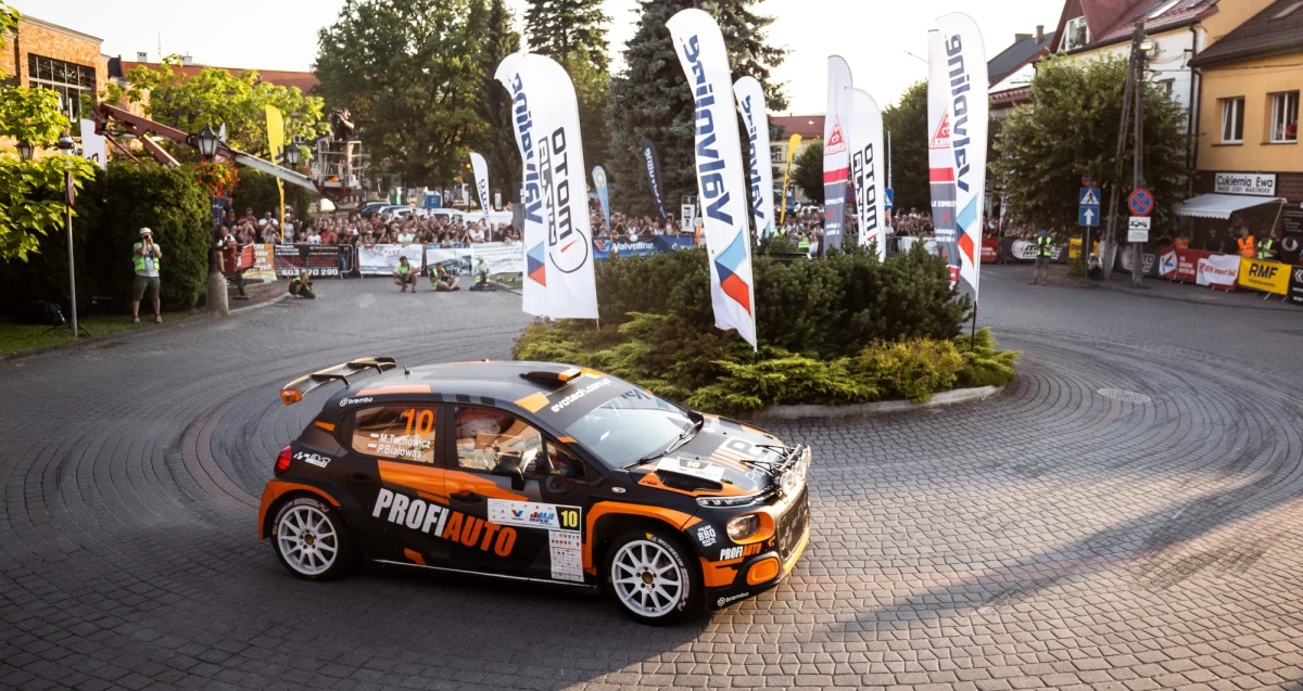 Wkrótce czeka nas kolejne wielkie święto wszystkich fanów sportów motorowych. W dniach 6 – 8 czerwca do Małopolski przyjadą najszybsi kierowcy rajdowi z Polski i Europy Centralnej, którzy mierzyć się będą na niezwykle szybkich i wymagających odcinkach specjalnych Valvoline Rajdu Małopolski. RMF FM ponownie został partnerem głównym zbliżającej się wielkimi krokami imprezy. 