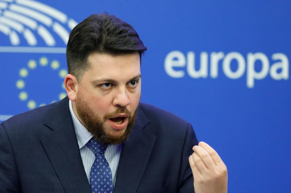 Dwaj Polacy zatrzymani w sprawie pobicia w Wilnie rosyjskiego opozycjonisty mieli działać na polecenie obcych służb specjalnych - wynika z zarzutów, które usłyszeli. Jak informowaliśmy, policjanci z CBŚP - realizując wystawiony przez Litwę Europejski Nakaz Aresztowania - kilkanaście dni temu zatrzymali dwie osoby. 