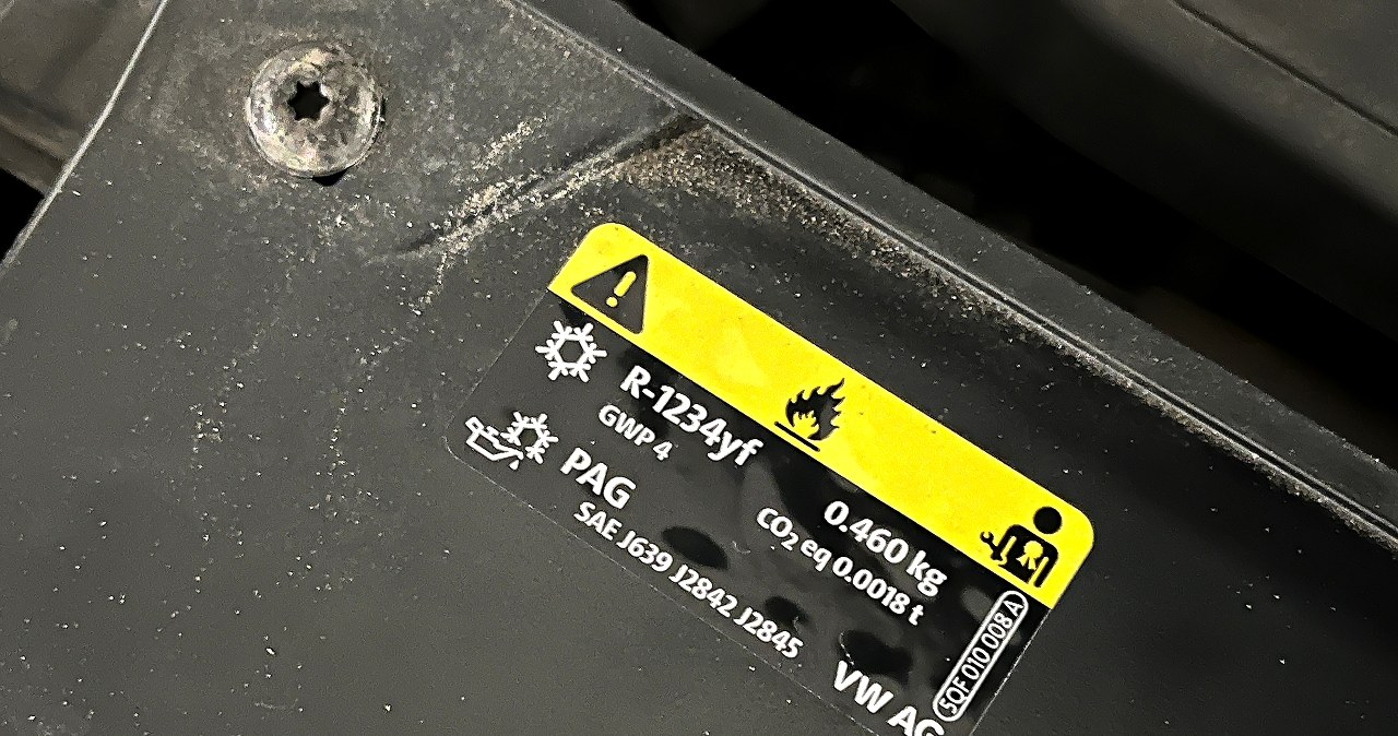 To może wywołać pożar w każdym aucie. Producenci biją na alarm