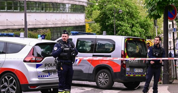 Francuscy policjanci zatrzymali mężczyznę, który wszedł do konsulatu Iranu w Paryżu i groził, że wysadzi się w powietrze. O sprawie informowała agencja Reutera. Pierwsze doniesienia mówiły, że mężczyzna ma przy sobie materiały wybuchowe. Zatrzymany ma przeszłość kryminalną.