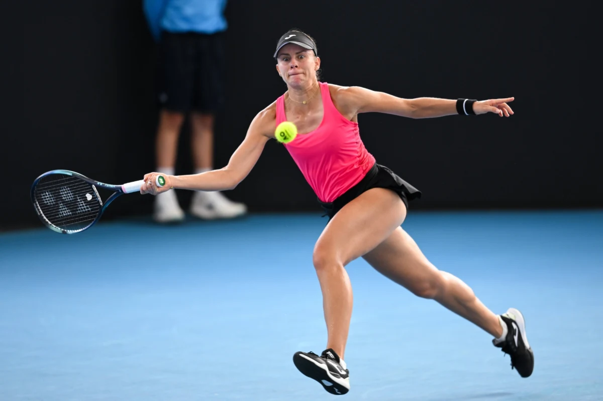 Magda Linette awansowała do pierwszego półfinału w tym sezonie, pokonując Holenderkę Arantxę Rus 7:6 (11-9), 6:1 w ćwierćfinale turnieju tenisowego WTA we francuskim Rouen. Mecz trwał dwie godziny i dziewięć minut. Jej kolejną rywalką będzie Ukrainka Anhelina Kalinina.