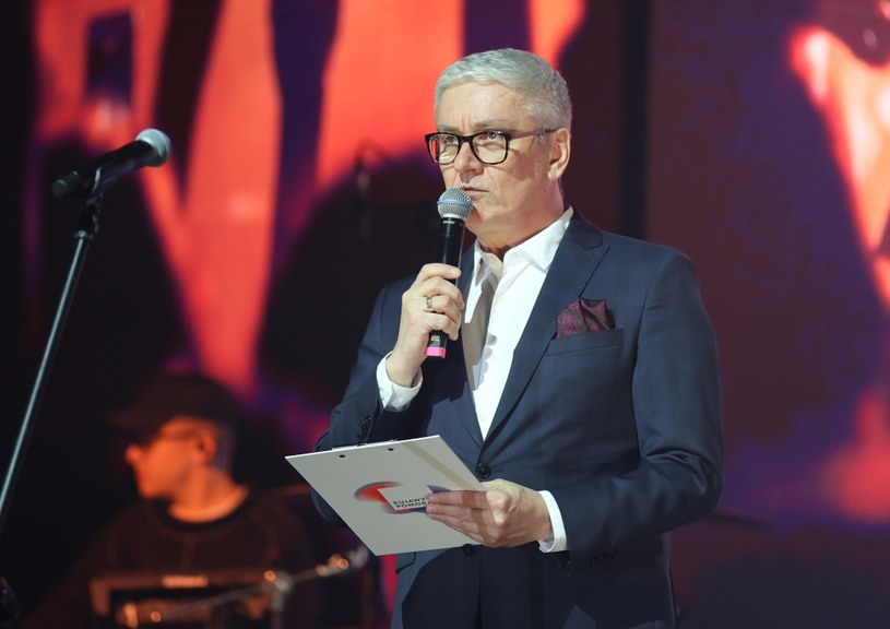 Już wszystko jasne - TVP oficjalnie potwierdziła to, o czym mówiono już wcześniej przy okazji powrotu Artura Orzecha do telewizji. Etatowy komentator Eurowizji będzie również relacjonował tegoroczny konkurs w Szwecji, w którym Polskę reprezentować będzie Luna.