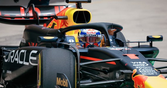 Trzykrotny mistrz świata Formuły 1 i lider tegorocznego cyklu Max Verstappen z Red Bulla wygrał pierwszy w tym sezonie sprint, poprzedzający wyścig w Szanghaju. Niedługo później Holender wygrał kwalifikacje przed niedzielną rywalizacją.
