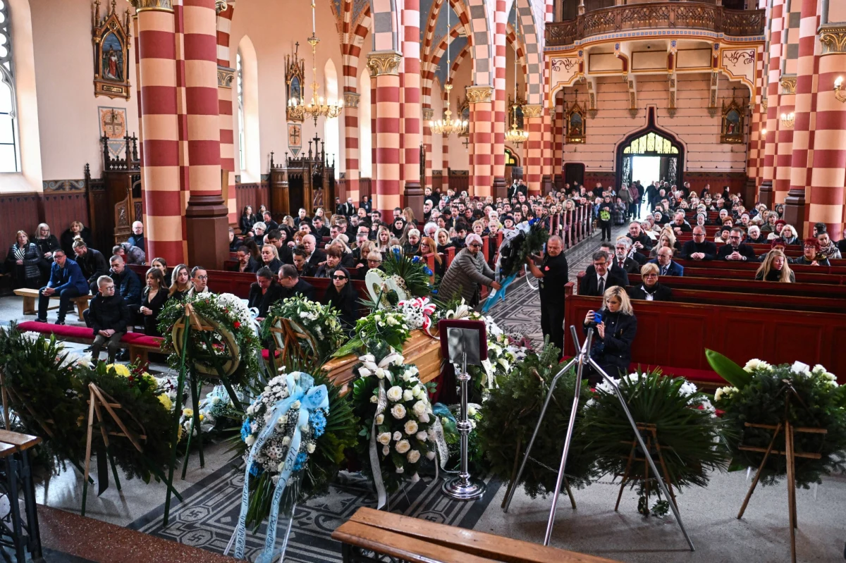 W Przemyślu odbyły się uroczystości pogrzebowe Damiana Sobola - polskiego wolontariusza organizacji World Central Kitchen. 35-latek zginął w izraelskim ostrzale konwoju humanitarnego w Strefie Gazy.