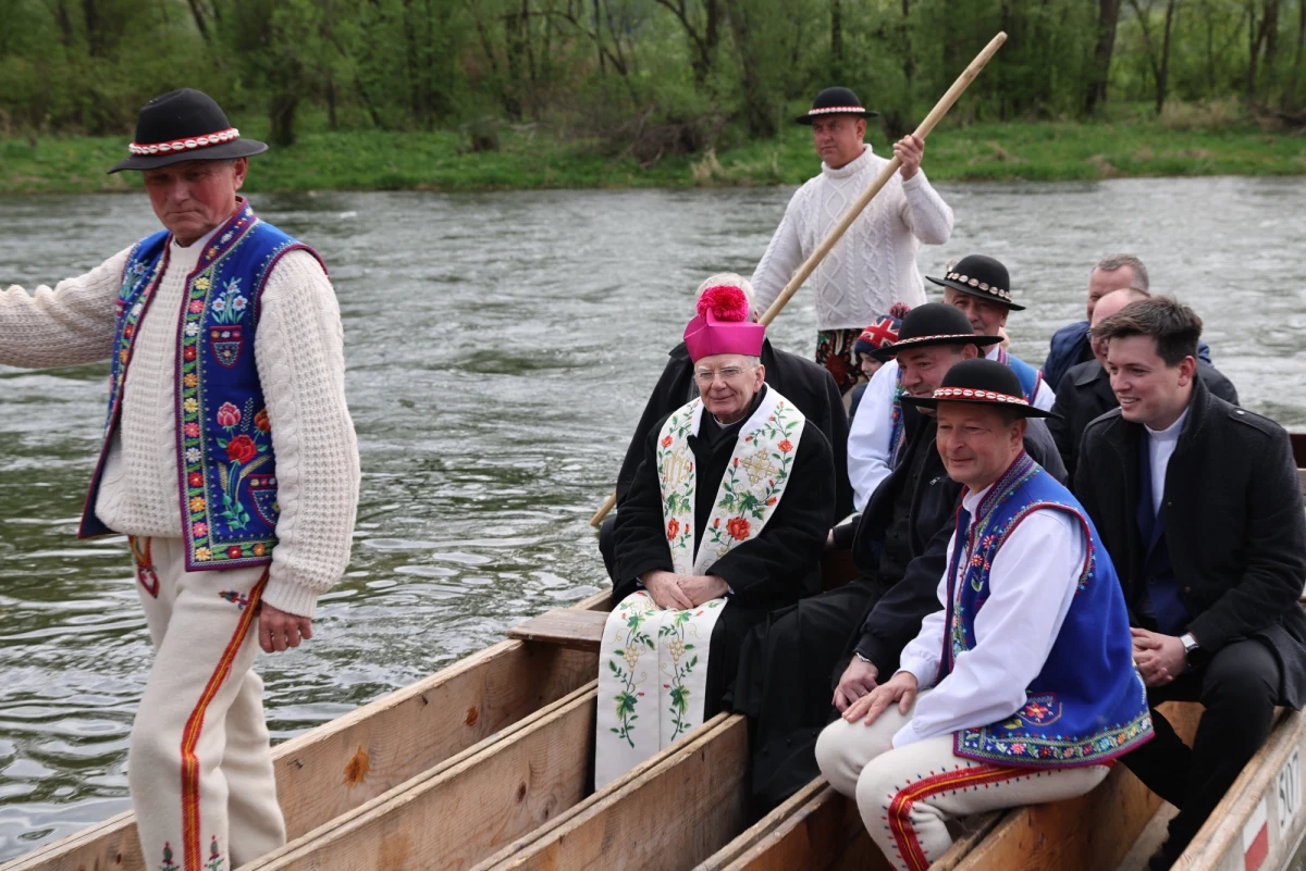 W Pieninach zainaugurowano 192. sezon spływu przełomem Dunajca. Łodzie flisaków poświęcił abp Marek Jędraszewski. W tym roku flisacy świętują 90-lecie Polskiego Stowarzyszenia Flisaków Pienińskich.