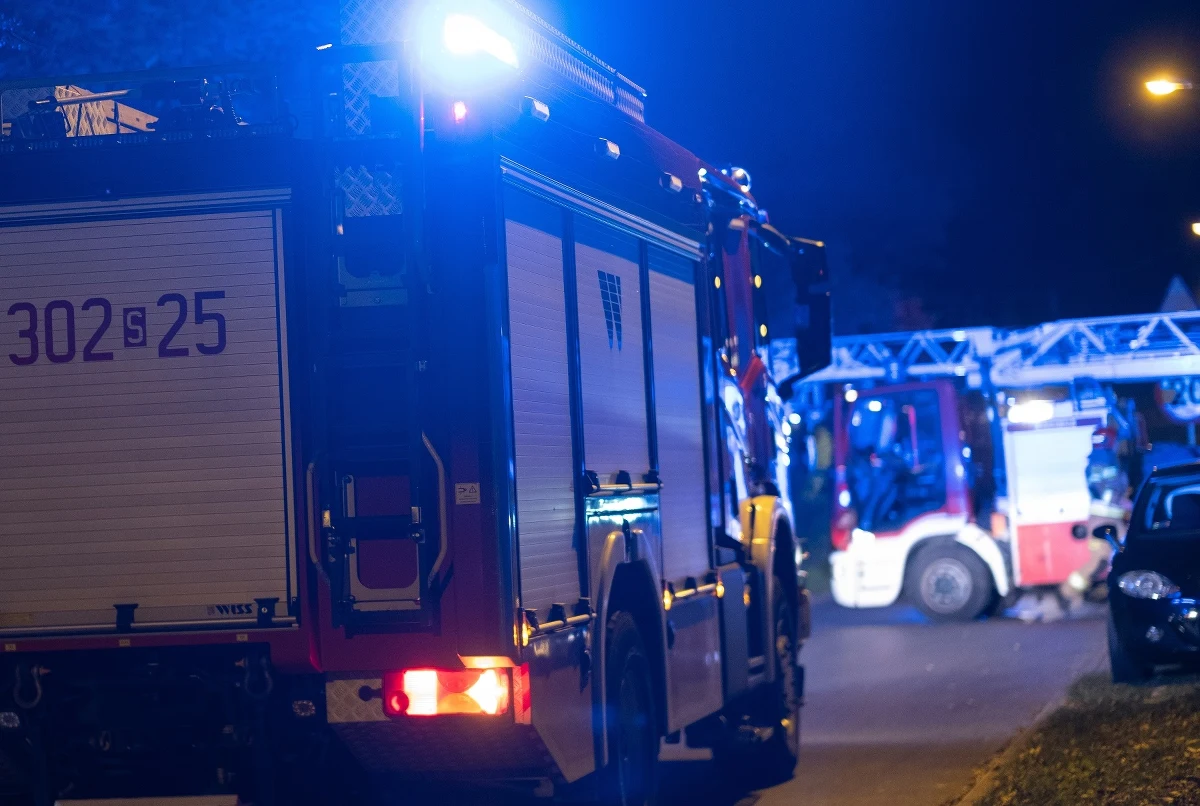 Sześć osób zostało rannych w wypadku, do którego doszło w nocy z soboty na niedzielę w Sokołach w Podlaskiem. Zderzyły się tam dwa samochody, które prowadziły 20-latki.