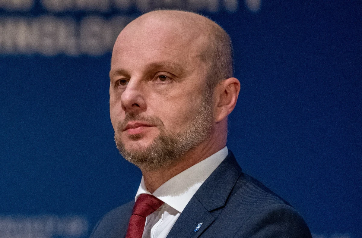 Konrad Fijołek zwyciężył w drugiej turze wyborów prezydenckich w stolicy Podkarpacia - wynika z sondażu Ipsos dla Polsatu, TVN i TVP. Zdobył 56,1 proc. głosów. Jego rywal Waldemar Szumny miał 43,9 proc.