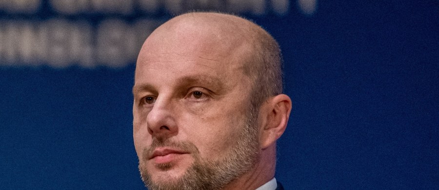 Konrad Fijołek zwyciężył w drugiej turze wyborów prezydenckich w stolicy Podkarpacia - wynika z sondażu Ipsos dla Polsatu, TVN i TVP. Zdobył 56,1 proc. głosów. Jego rywal Waldemar Szumny miał 43,9 proc.