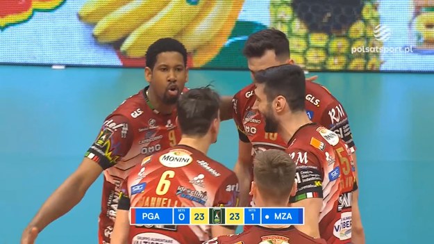 Skrót drugiego meczu finału włoskiej ligi siatkówki Mint Vero Volley Monza – Sir Susa Vim Perugia 3:2 (25:20, 23:25, 21:25, 25:19, 15:11). Po dwóch spotkaniach stan rywalizacji to 1-1.

