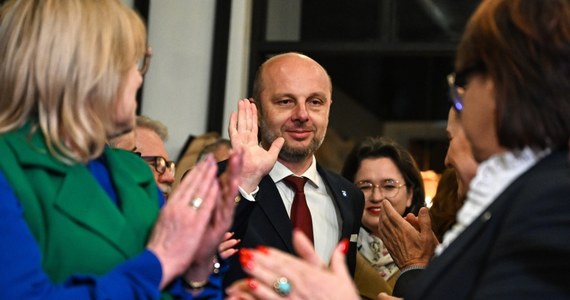 Urzędujący prezydent Rzeszowa Konrad Fijołek został wybrany ponownie włodarzem stolicy Podkarpacia. W II turze wyborów samorządowych zdobył 54,9 proc. poparcia. Jego kontrkandydat Waldemar Szumny z PiS otrzymał 45,1 proc. głosów.