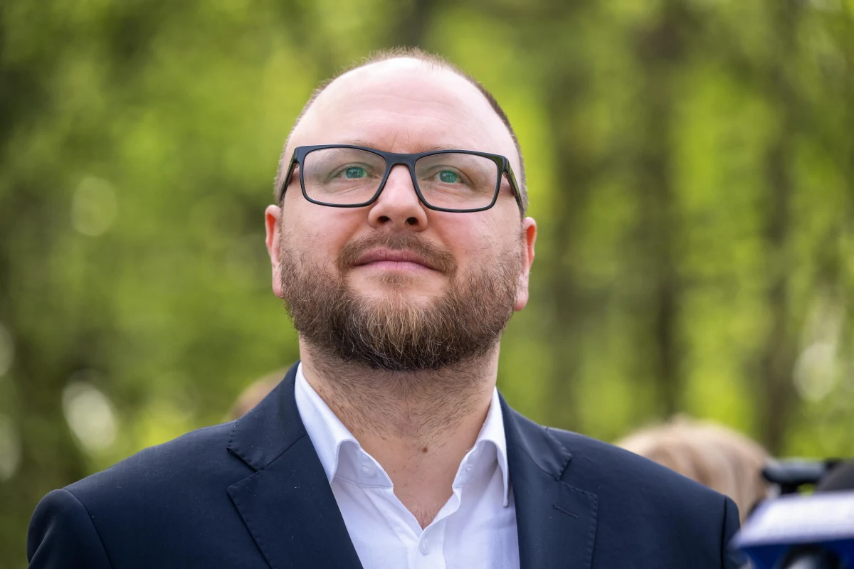 "W czasie kampanii mówiliśmy o mieście otwartym, o mieście, w którym należy przeprojektować sposób rozmawiania z mieszkańcami i ruchami miejskimi, mówiliśmy odważnie o najważniejszych działaniach inwestycyjnych w Toruniu i rzeczywiście mieszkańcy chyba zakochali się w tym programie, który był współtworzony z nimi. Toruń potrzebuje zmian i to powiedzieli mieszkańcy" - tak w Rozmowie w południe w Radiu RMF24 swoje zwycięstwo w wyborach samorządowych komentował Paweł Gulewski z Koalicji Obywatelskiej. Pokonał on dotychczasowego prezydenta miasta, Michała Zaleskiego. 