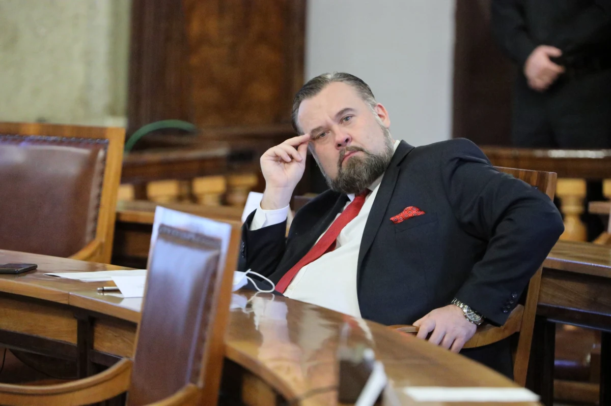 Radny miejski Dominik Jaśkowiec (KO) wyraził gotowość objęcia mandatu poselskiego po Aleksandrze Miszalskim, który w niedzielnej drugiej turze wyborów został wybrany na prezydenta Krakowa. "To będzie dobra synergia z władzami samorządowymi i na pewno moje poselstwo pomoże Krakowowi w tym, żeby to miasto w końcu znalazło swoje miejsce" - stwierdził Jaśkowiec.