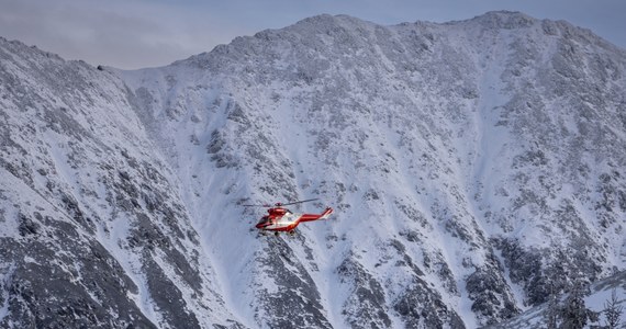 34-latek, który zginął w sobotę w lawinie śnieżnej w rejonie Świnickiej Kotlinki w Tatrach, był ratownikiem Grupy Beskidzkiej GOPR - poinformowali ratownicy górscy.