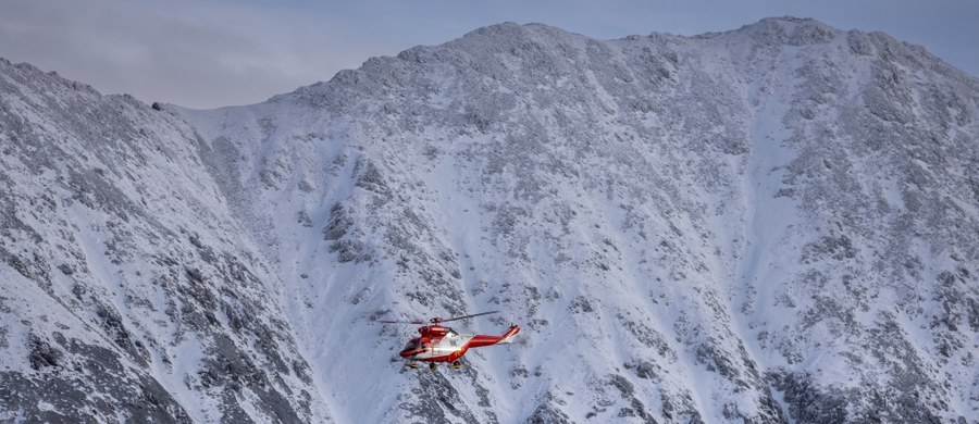 34-latek, który zginął w sobotę w lawinie śnieżnej w rejonie Świnickiej Kotlinki w Tatrach, był ratownikiem Grupy Beskidzkiej GOPR - poinformowali ratownicy górscy.
