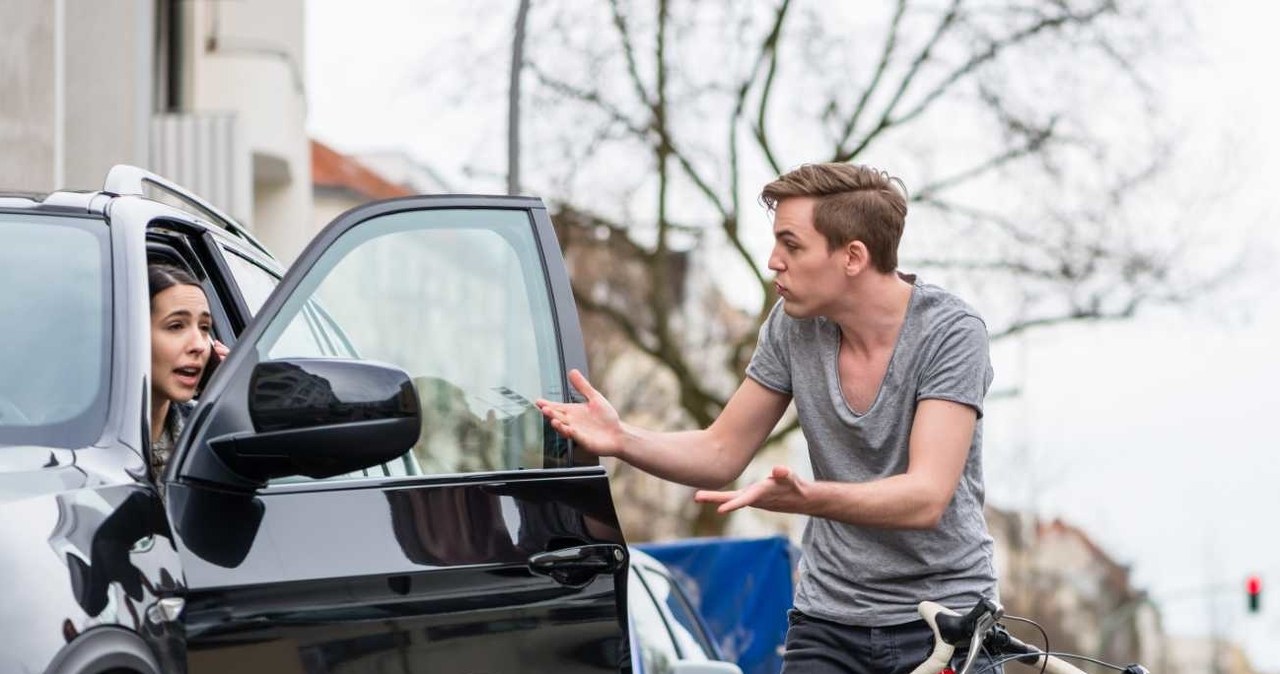 Chcą nowego obowiązkowego systemu w samochodach. Wszystko przez dooring