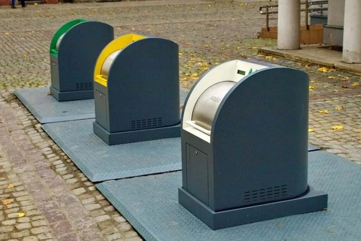 Trzy podziemne pojemniki na szkło, tworzywa sztuczne i papier zostaną zainstalowane przy ul. Księcia Mściwoja II na Starym Mieście w Szczecinie. 

