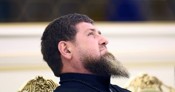 Ramzan Kadyrow jest poważnie chory - podaje Nowaja Gazieta.Jewropa. Według publikacji, u przywódcy Czeczeni w 2019 roku zdiagnozowano martwicę trzustki. Gazeta podaje także, kto może zostać następcą Kadyrowa. 