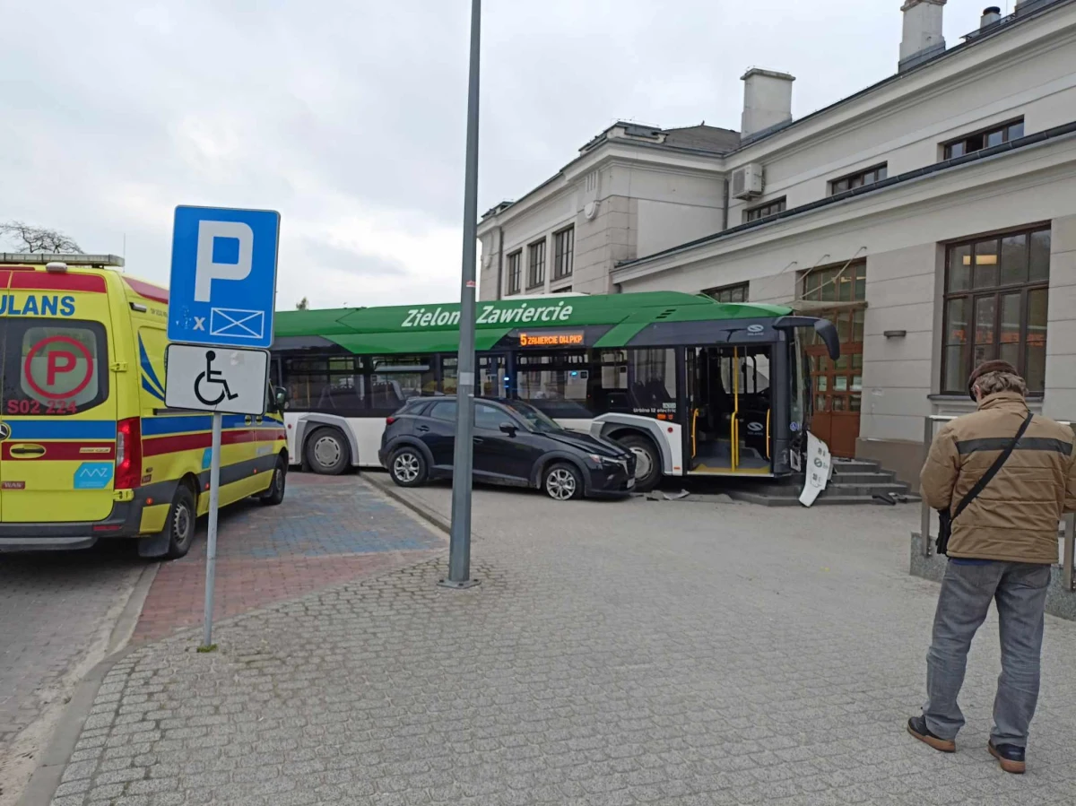 Miejski autobus uderzył w budynek dworca w Zawierciu w Śląskiem. Informację otrzymaliśmy na Gorącą Linię RMF FM - potwierdziła nam ją policja.