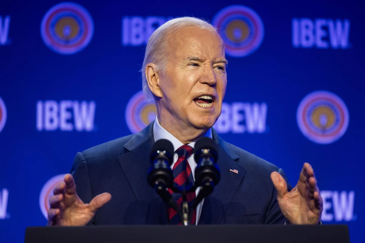 Prezydent USA Joe Biden rozmawiał telefoniczne z prezydentem Ukrainy Wołodymyrem Zełenskim i przewodnicząca Komisji Europejskiej Ursulą von der Leyen. Jak przekazał Biały Dom, Biden omówił z nimi wsparcie dla Ukrainy i obiecał szybkie wysłanie nowych transz broni.