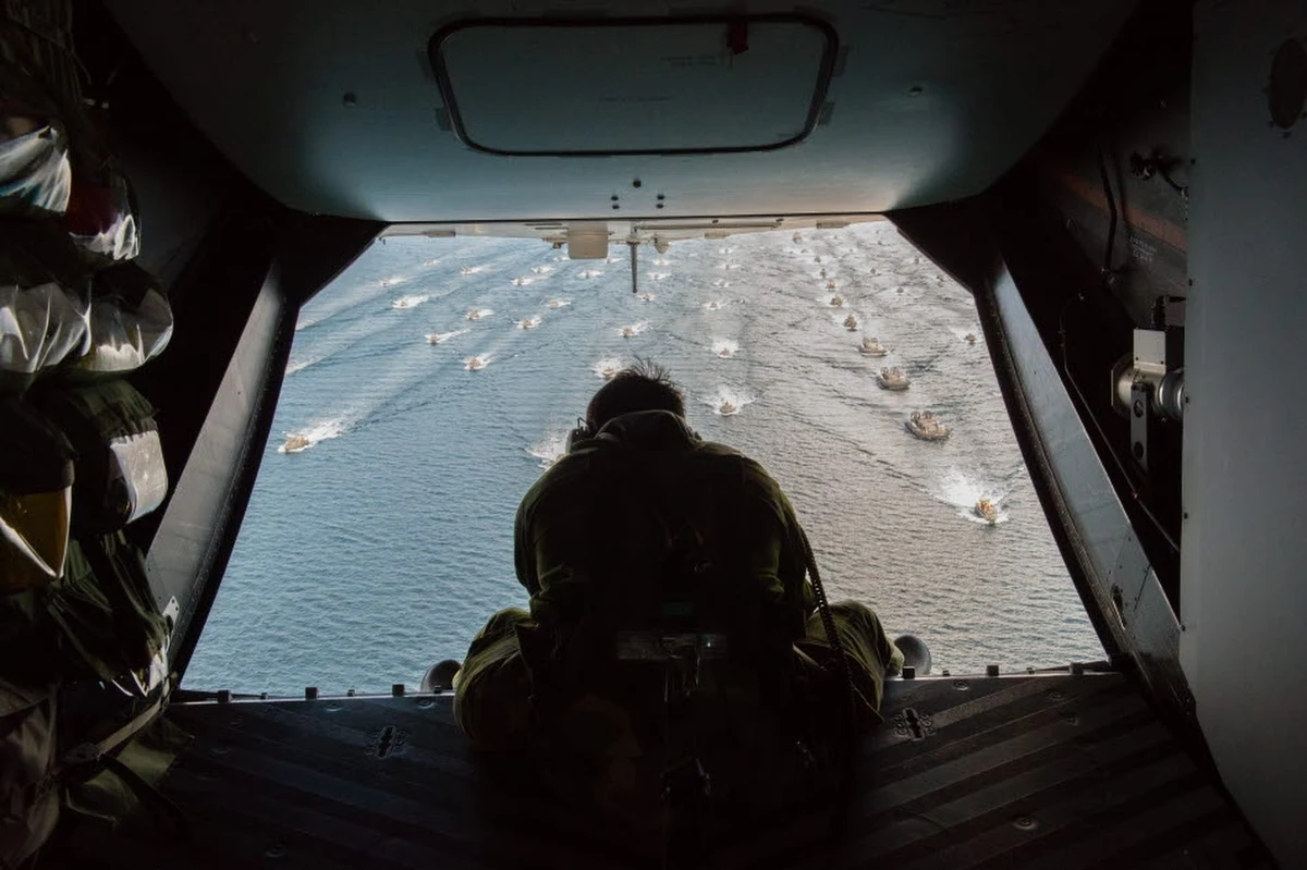 Rosyjska flota cieni na Morzu Bałtyckim może być używana do działalności szpiegowskiej - ostrzegła szefowa szwedzkiej marynarki wojennej kontradmirał Ewa Skoog Haslum. Za pomocą tej floty Moskwa transportuje ropę i w ten sposób obchodzi sankcje nałożone na nią po inwazji na Ukrainę. Szwedzkie media piszą o setkach tysięcy ton ropy przewożonej przez te statki każdego dnia.