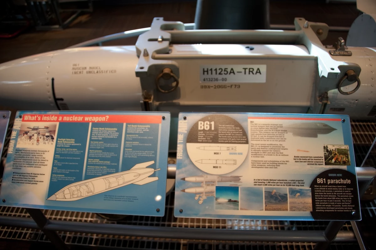 Nuclear Sharing to program NATO, który jest elementem polityki Sojuszu Północnoatlantyckiego w zakresie odstraszania jądrowego. Umożliwia on udostępnienie głowic jądrowych państwom członkowskim nieposiadającym własnej broni jądrowej. O tym, że Polska mogłaby dołączyć do programu, mówi się coraz częściej. Jak dokładnie działa Nuclear Sharing?