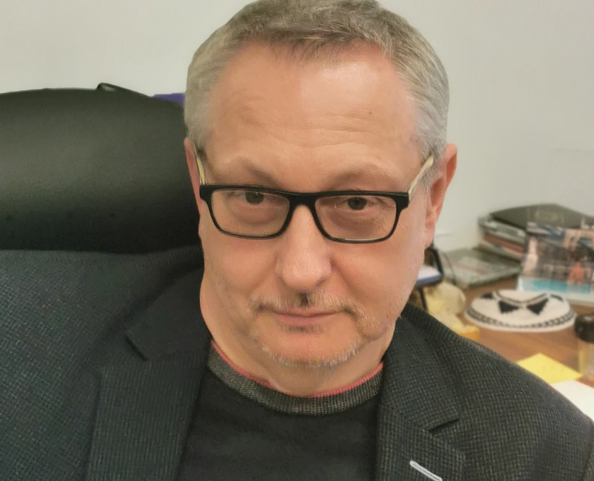 "Większość wydawców bardzo obawia się, że próba reformy rynku książki, (...) skupienie się tylko na mechanizmie tzw. jednolitej ceny książki, czyli podniesienia de facto jej ceny do ceny jej nominalnej, sugerowanej - tzw. ceny detalicznej - nie rozwiąże żadnych problemów. Jedynie okaże się, że czytelnik będzie musiał zapłacić więcej za książkę o kilkadziesiąt procent" - mówi w Rozmowie w południe w Radiu RMF24 Marek Dobrowolski - wydawca książek, wiceprezes wydawnictwa Nasza Księgarnia, członek Porozumienia Wydawców Książek.