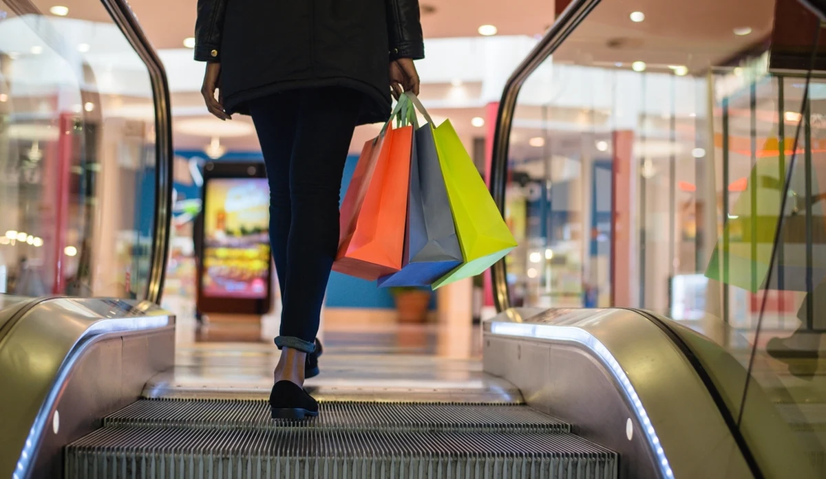 Zarabiamy więcej, ale też więcej odkładamy - takie wnioski można wyciągnąć z najnowszych danych o sprzedaży detalicznej od Głównego Urzędu Statystycznego. Sprzedaż w marcu była większa niż przed rokiem o ponad 6 proc.