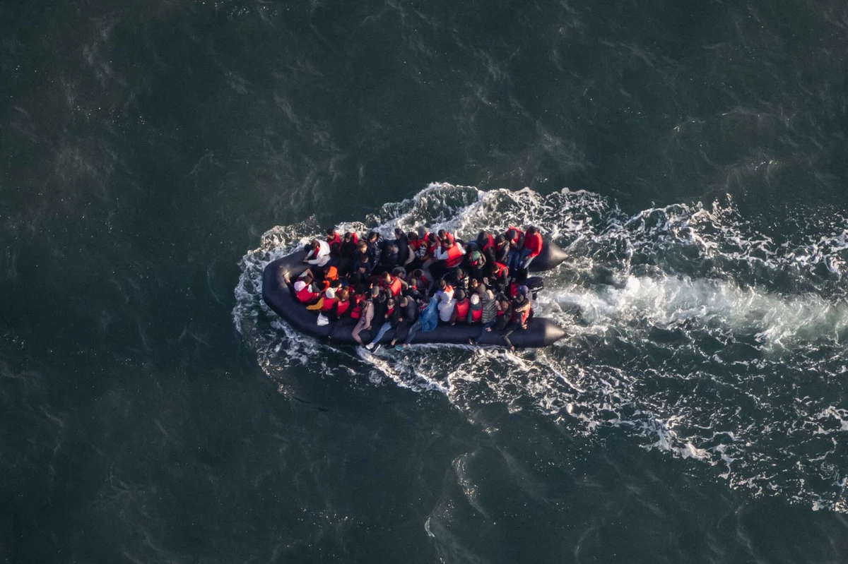 Co najmniej pięciu migrantów zginęło, próbując przeprawić się przez kanał La Manche łodzią, w której znajdowało się 110 osób - poinformowała francuska policja. Wśród ofiar śmiertelnych jest dziecko - dodano.