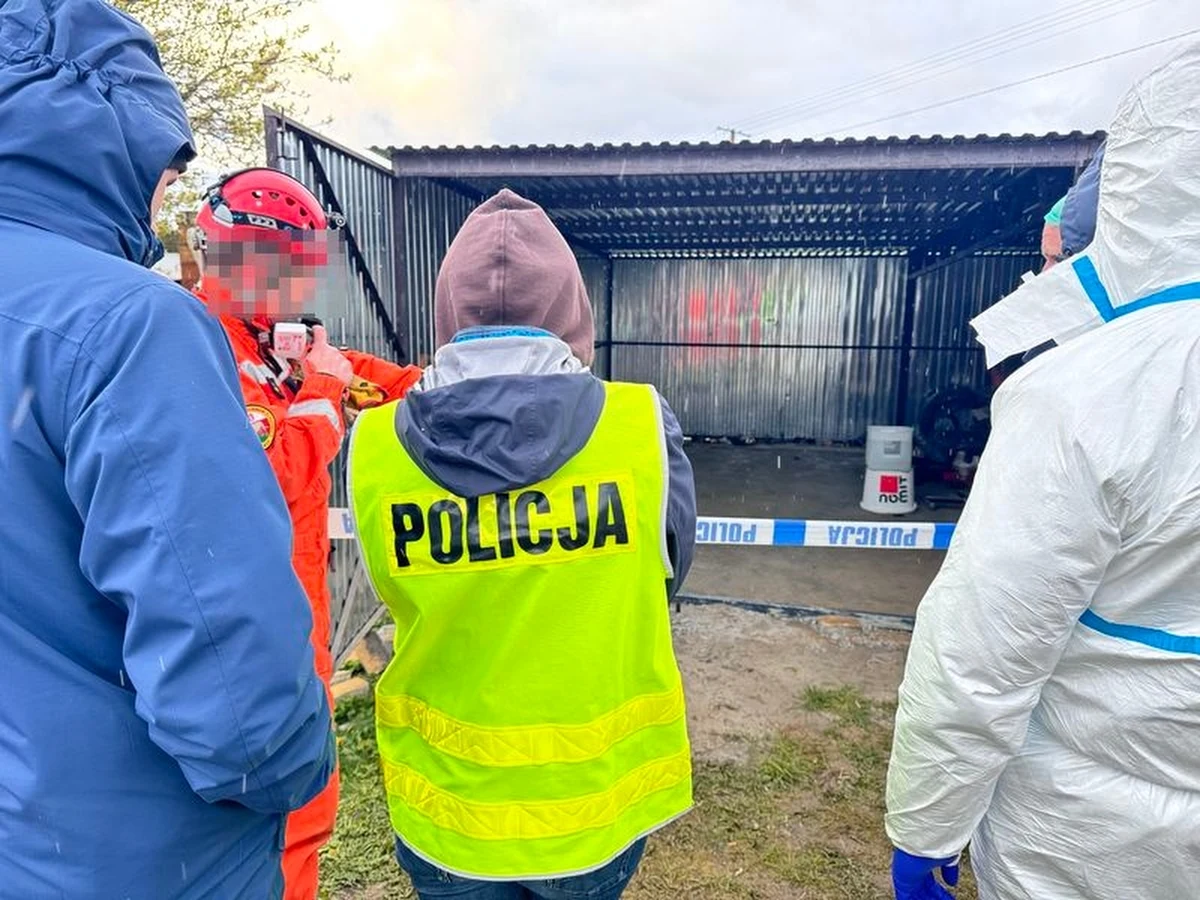 Prokuratura postawiła zarzuty czterem osobom podejrzanym o zabójstwo 36-latka. Jego ciało policjanci z Wejherowa odkryli w ostatnią niedzielę pod posadzką garażu w miejscowości Płaczewo (Pomorskie). 