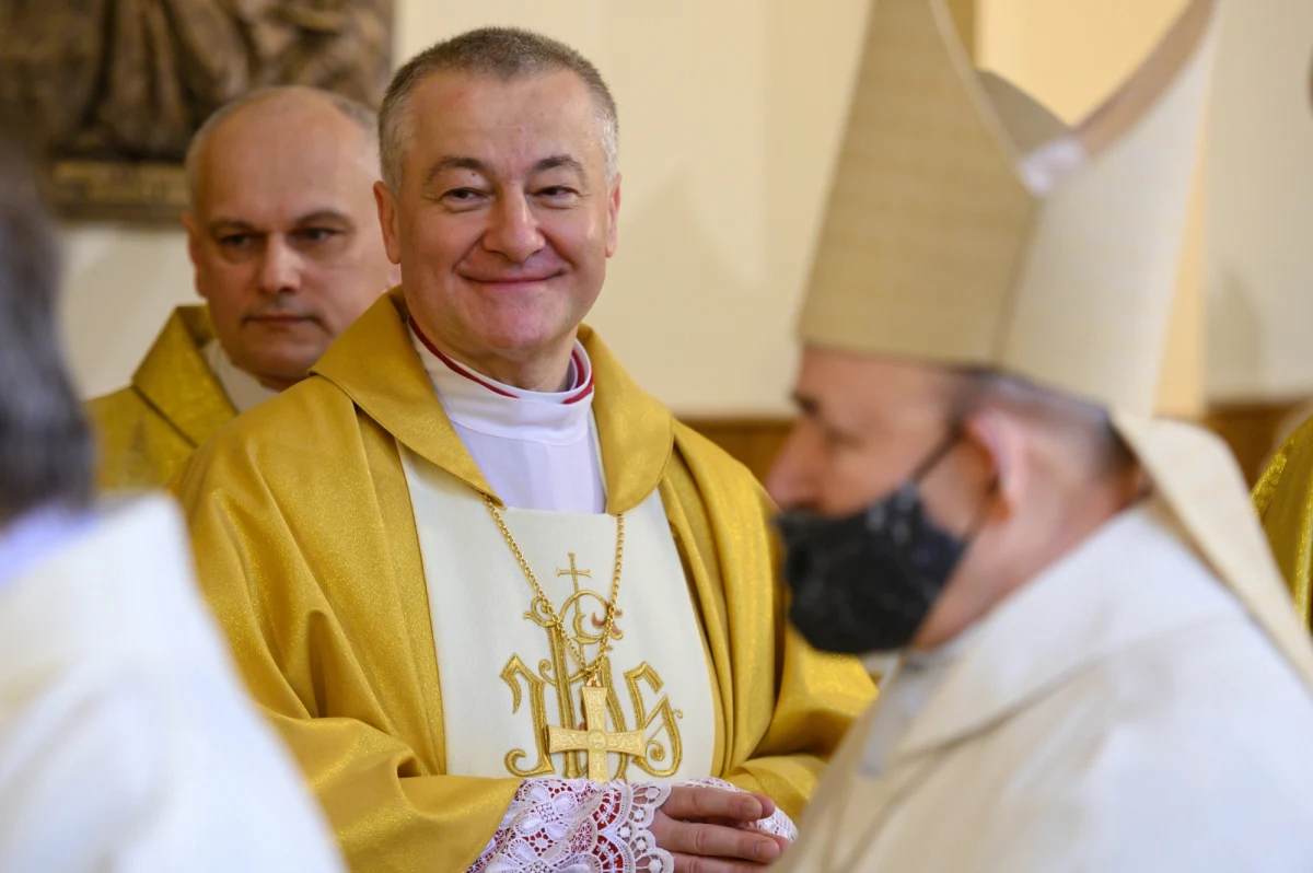 Dotychczasowy biskup pomocniczy diecezji tarnowskiej Artur Ważny został decyzją papieża Franciszka mianowany ordynariuszem sosnowieckim - poinformowała we wtorek Nuncjatura Apostolska w Polsce.