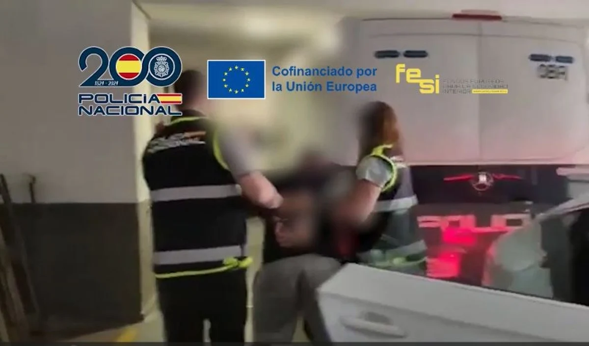 "Łowcy cieni" z Centralnego Biura Śledczego Policji ustalili miejsce pobytu podejrzanego o kierowanie zorganizowaną grupą przestępczą i przestępstwa narkotykowe na dużą skalę Krzysztofa C. Mężczyzna był poszukiwany od 2015 roku. Kompletnie zmienił wygląd i usunął z ciała tatuaże. Został zatrzymany w Hiszpanii przed domem, w którym mieszkał.