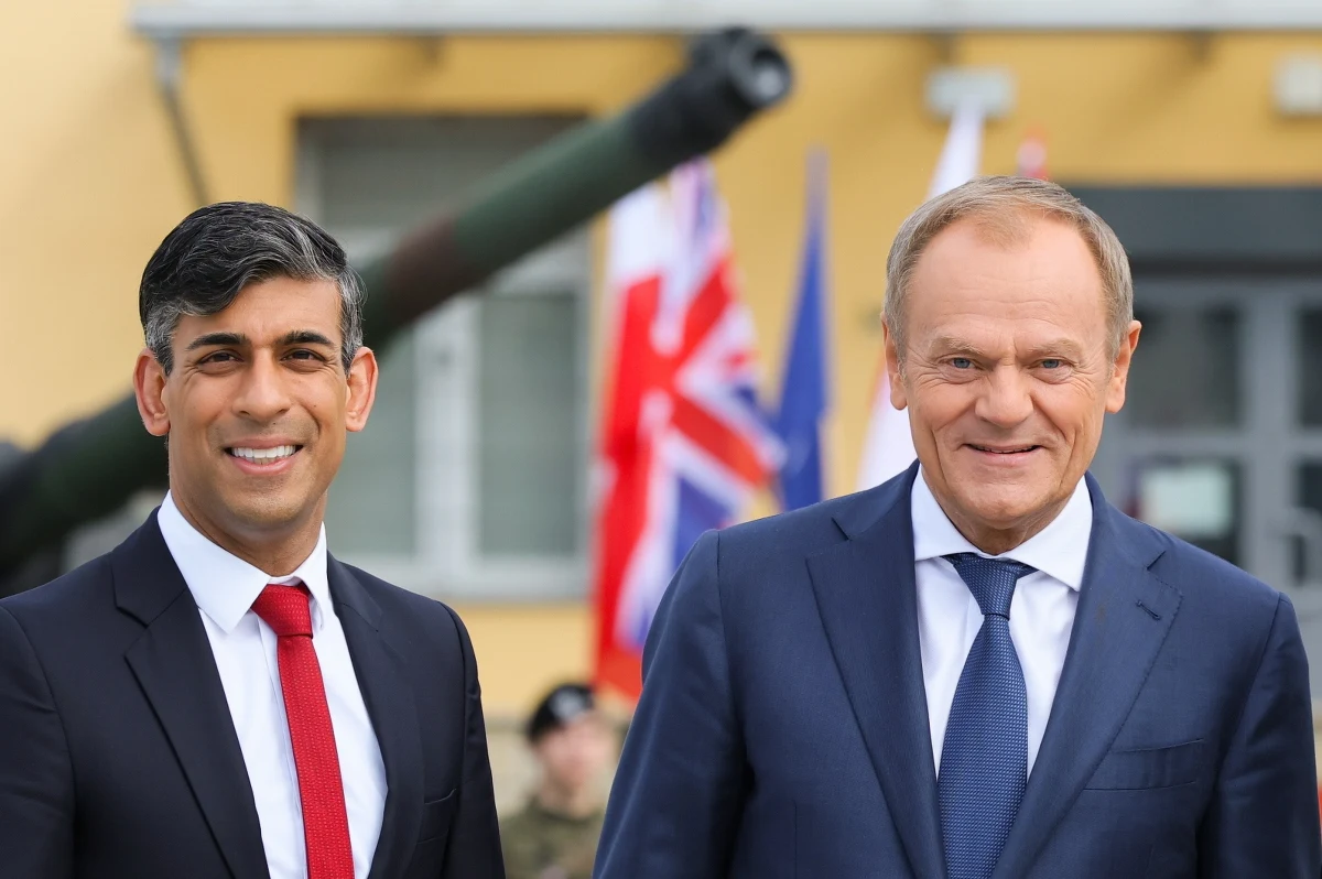 Wielka Brytania zwiększy wydatki na obronność do 2,5 proc. PKB do 2030 roku - zapowiedział premier Wielkiej Brytanii Rishi Sunak podczas wystąpienia w 1. Warszawskiej Brygadzie Pancernej im. gen. Tadeusza Kościuszki w Warszawie. "Będziemy wysyłać Ukrainie dodatkowo 0,5 mld funtów. W tym roku całościowe nasze wydatki na pomoc Ukrainie to będzie 3,5 mld" - mówił Sunak.