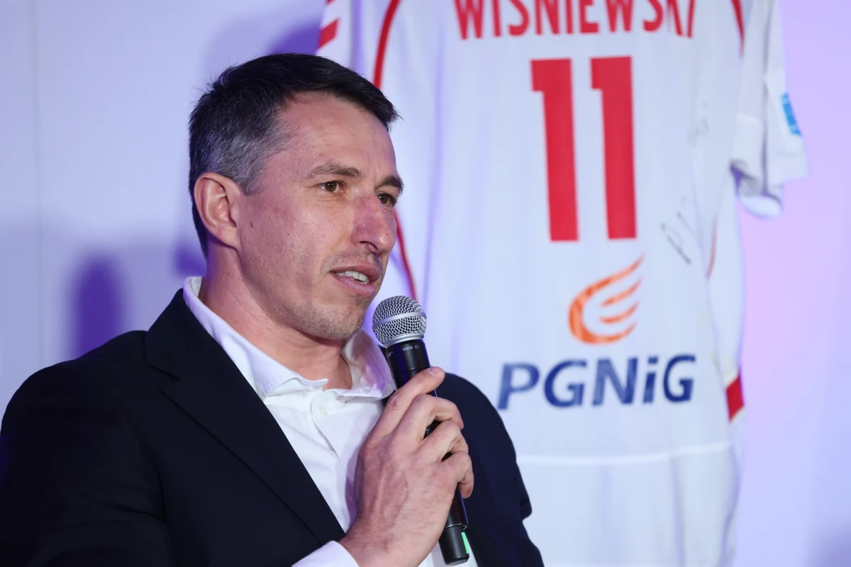 Sławomir Szmal ogłosił start w wyborach na prezesa Związku Piłki Ręcznej w Polsce, które odbędą się w październiku. Wielokrotny reprezentant Polski ma poparcie kolegów, z którymi wywalczył trzy medale mistrzostw świata. W wydarzeniu zabrakło jednak zapowiadanego Bogdana Wenty.