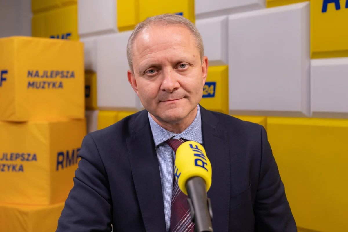 USA wzmacniają odstraszanie nuklearne, ale tematu Nuclear Sharing w NATO nie podejmują. Boją się, żeby nie podważać spójności politycznej Sojuszu - mówił w Popołudniowej rozmowie w RMF FM Wojciech Lorenz. Analityk Polskiego Instytutu Spraw Międzynarodowych tłumaczył także, czy Polsce potrzebna jest broń nuklearna. Komentował również wtorkową wizytę brytyjskiego premiera Rishiego Sunaka i szefa NATO Jensa Stoltenberga w Polsce. 