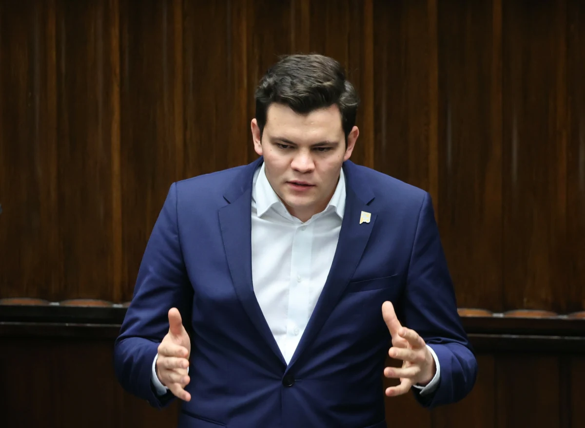 Prokuratura Rejonowa w Opolu wszczęła śledztwo w sprawie możliwych nieprawidłowości przy finansowaniu kampanii wyborczej w opolskich strukturach Polski 2050. To efekt opublikowania przez “Nową Trybunę Opolską” zapisów kontrowersyjnych rozmów posła Adama Gomoły. 