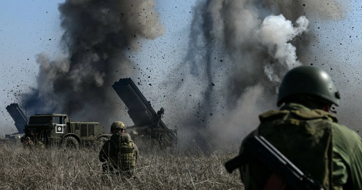 ​Balony atmosferyczne nowym postrachem Rosjan. Mogą być one wyposażone zarówno w ładunki wybuchowe, jak i reflektory radarowe, które mają mylić rosyjską obronę powietrzną i sprawić, by do ich zestrzelenia użyto drogich pocisków. Sam balon z kolei dużo nie kosztuje, bo zaledwie około 1000 dolarów.