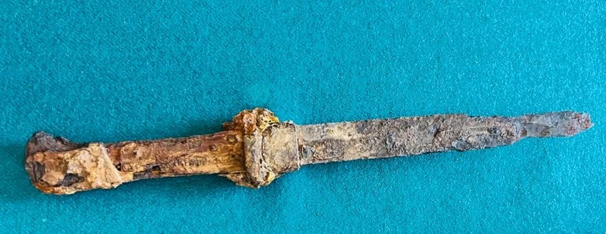 Fragmenty wiejskiej chałupy z czasów Jagiellonów odkryto podczas budowy drugiej linii metra w Warszawie. Wśród znalezisk jest także ceramika kuchenna, jak na tamte czasy, bardzo ekskluzywna. 