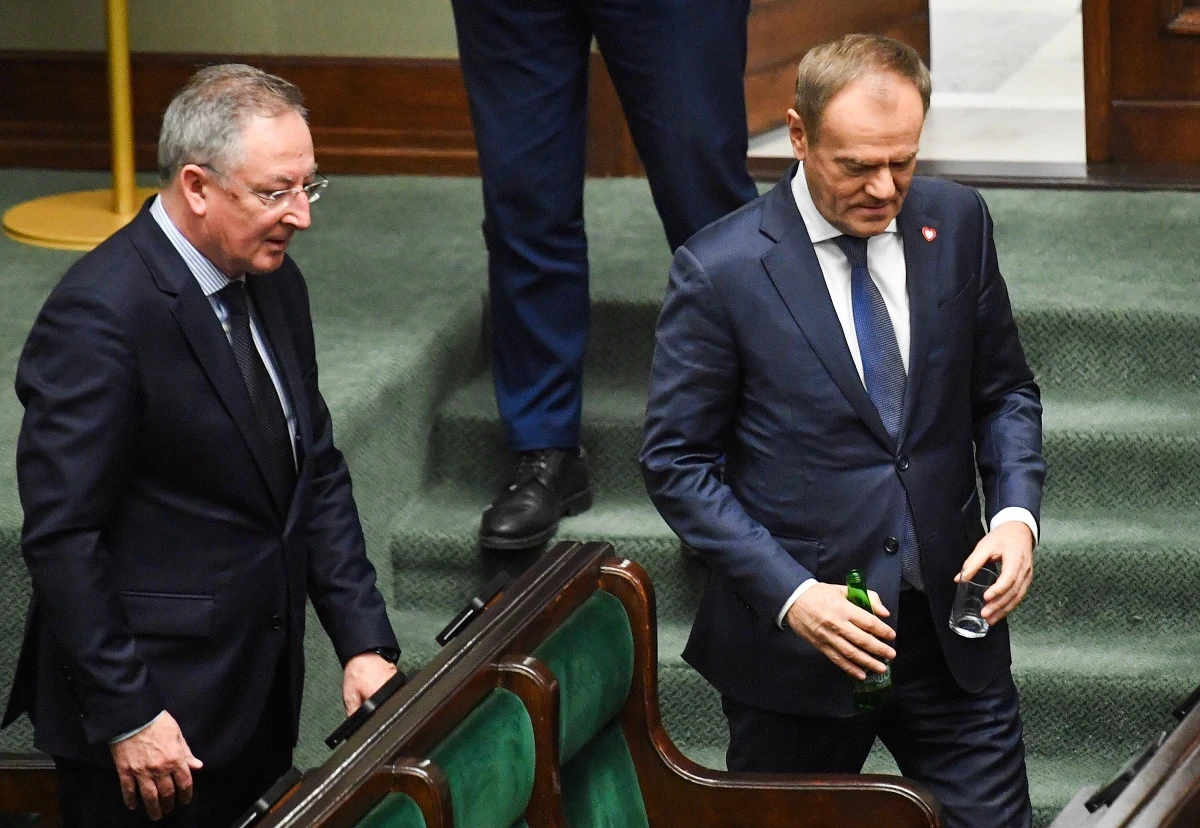 Rząd Donalda Tuska czekają spore zmiany w związku z czerwcowymi wyborami do Parlamentu Europejskiego. Oficjalnie znamy nazwiska ministrów, którzy wybierają się do Brukseli. Bartłomiej Sienkiewicz już ogłosił swoją dymisję.