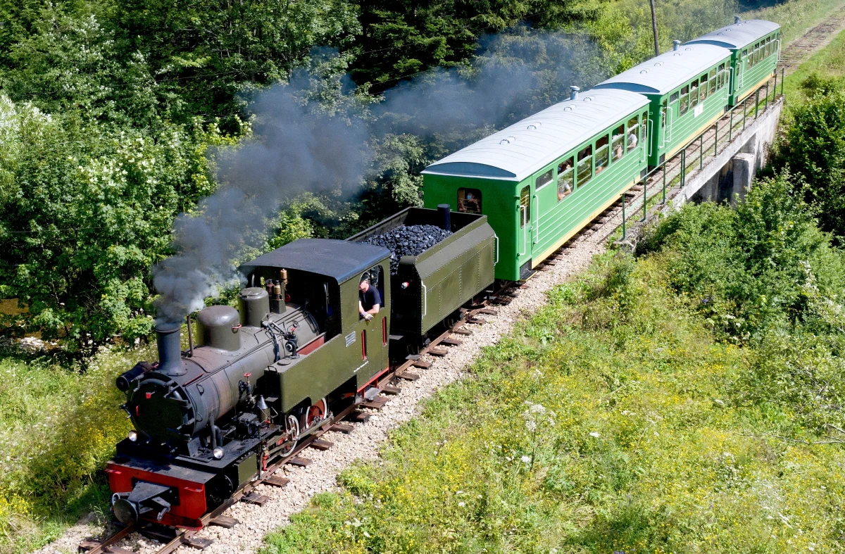Od soboty wznowi kursowanie Bieszczadzka Kolejka Leśna - jedna z atrakcji turystycznych regionu. W majowy długi weekend zaplanowano dodatkowe kursy prowadzone parowozem.  
