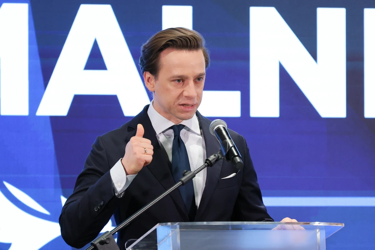 Respektujemy wolę Polaków, która sprowadza się do tego, że jesteśmy państwem członkowskim (w Unii Europejskiej - przyp. red.) - powiedział w rozmowie z PAP wicemarszałek Sejmu i jeden z liderów Konfederacji, Krzysztof Bosak. Skomentował w ten sposób słowa premiera Donalda Tuska, który stwierdził, że Konfederacja będzie chciała wyprowadzić Polskę z UE.