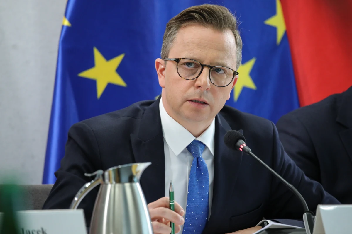 "Żadne słowa wypowiedziane przez tego pana nie są w stanie mnie obrazić" - mówił w Rozmowie o 7:00 w Radiu RMF24 poseł Koalicji Obywatelskiej Dariusz Joński, odnosząc się do byłego ministra spraw wewnętrznych i administracji Mariusza Kamińskiego, który nazwał go "świnią". "Mam nadzieję, że wszyscy zobaczyli, że ten człowiek nie powinien pełnić żadnych funkcji publicznych" - dodał, nawiązując do emocjonalnej wymiany zdań pomiędzy nim a Kamińskim na posiedzeniu komisji śledczej ds. wyborów korespondencyjnych. "Ten pan już nigdy nie będzie nikogo zastraszał. Były czasy, kiedy wszyscy się go bali, ale już się skończyły" - podkreślił gość Tomasza Weryńskiego. 