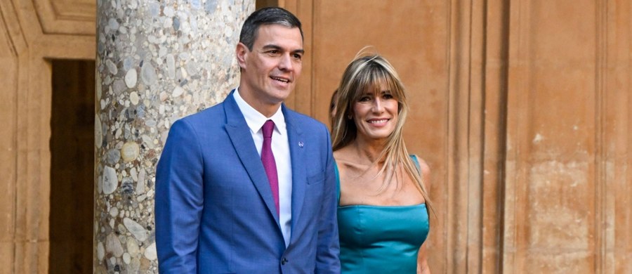 Premier Hiszpanii Pedro Sanchez tymczasowo zawiesił wykonywanie swoich obowiązków szefa rządu. Powodem jest afera korupcyjna, w którą uwikłana jest jego żona Begona Gomez. W środę sąd w Madrycie uruchomił wobec niej dochodzenie.
