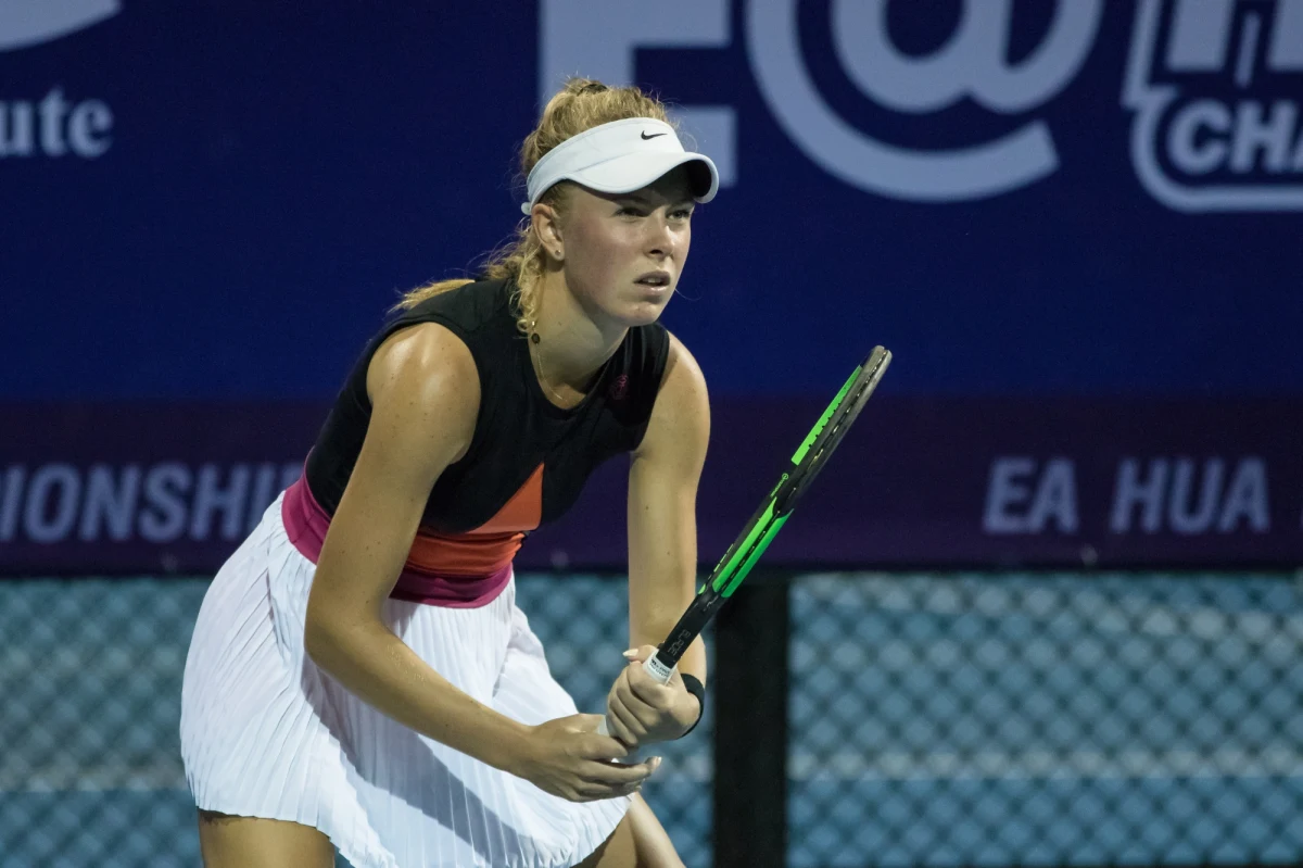 Magdalena Fręch przegrała z Rumunką Jaqueline Cristian 5:7, 2:6 w 1. rundzie turnieju WTA 1000 na kortach ziemnych w Madrycie. W pierwszej partii polska tenisistka nie wykorzystała czterech piłek setowych.