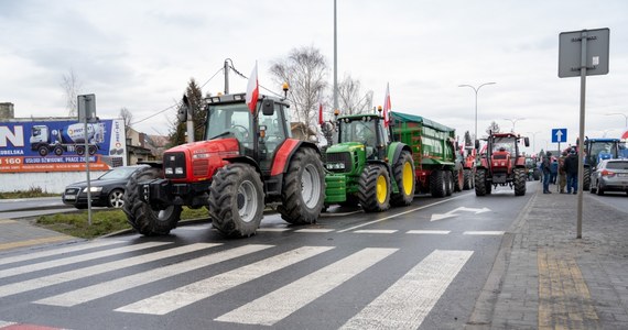 Rolnicy tuż po godz. 10:00 wrócili na trasę S3 niedaleko Szczecina. Tym blokują drogę w innym miejscu - na węźle Pyrzyce.