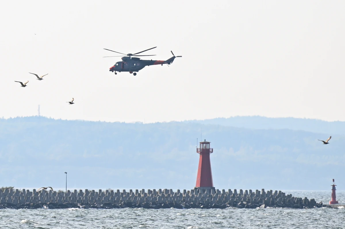 Na Zatoce Gdańskiej cały czas trwają poszukiwania żołnierza jednostki wojskowej GROM. Nurek bojowy nie wynurzył się wczoraj około 13:00 podczas rutynowych, programowych szkoleń. "Wojsko zostanie tak długo, aż znajdziemy naszego żołnierza" - podkreśla rzecznik Dowództwa Komponentu Wojsk Specjalnych.