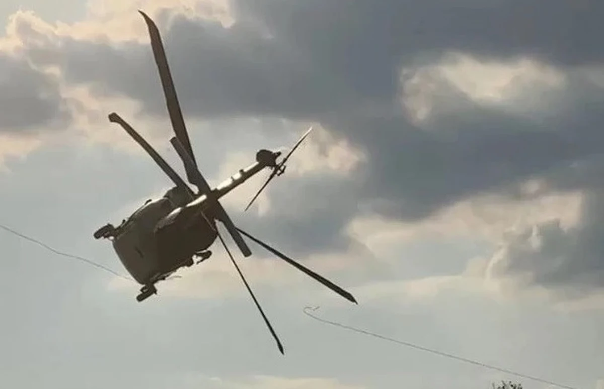 Śledztwo w sprawie incydentu z policyjnym śmigłowcem Black Hawk w Sarnowej Górze na Mazowszu zostało przedłużone o trzy miesiące. W sierpniu zeszłego roku podczas wojskowego pikniku policyjna maszyna - wykonując ryzykowne manewry - zahaczyła o linię energetyczną. 